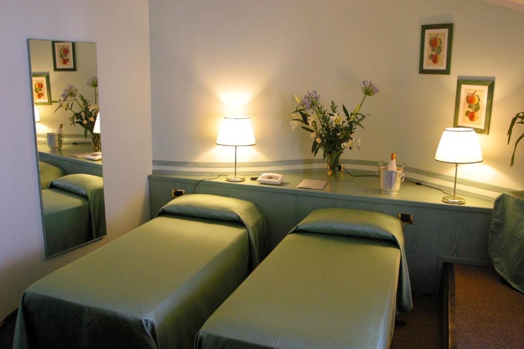 Albergo Della Corona Binasco Habitación foto