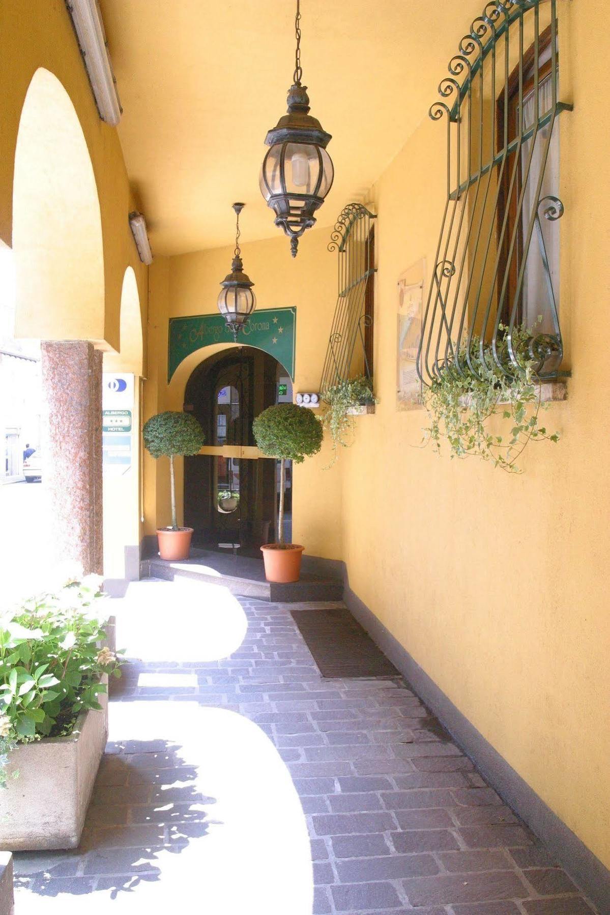 Albergo Della Corona Binasco Exterior foto